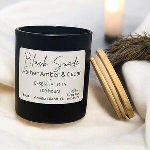 Black Suede Organic Candle-Leather‎ & Cedar 100 hours Notes Grapefruit and Mint